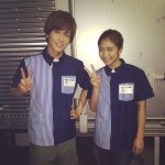 今井華、JSB岩田剛典とコンビニ制服姿でピース　「こんな店員いたら通う」との声