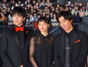 映画『ちはやふる　上の句』完成披露試写会に登壇した真剣佑、広瀬すず、野村周平
