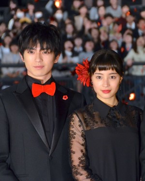 映画『ちはやふる　上の句』完成披露試写会に登壇した真剣佑、広瀬すず