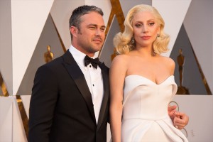 テイラー・キニーとレディー・ガガ