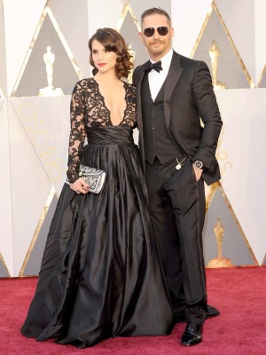 トム・ハーディ（右）