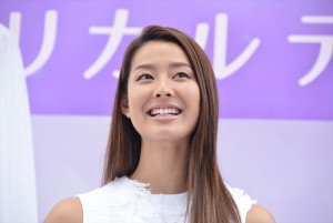 「リカルデント」新製品・テレビCM発表イベントに登壇したすみれ
