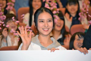 ドラマ『フラジャイル』舞台挨拶に登壇した武井咲