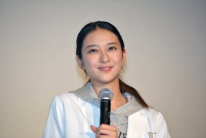 ドラマ『フラジャイル』舞台挨拶に登壇した武井咲