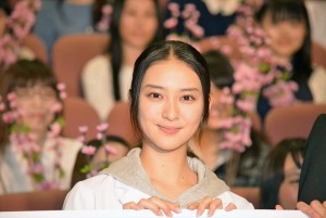 ドラマ『フラジャイル』舞台挨拶に登壇した武井咲