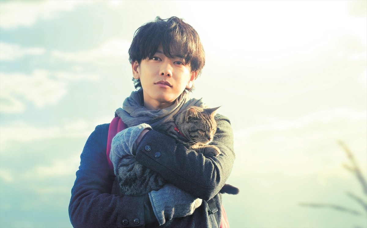 佐藤健主演『世界から猫が消えたなら』新予告解禁　猫抱き＆泣き顔…ファン必見映像