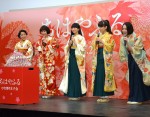 『ちはやふる』のひなまつり前夜祭“ちはや女子会”に登壇した上白石萌音、広瀬すず、Perfume