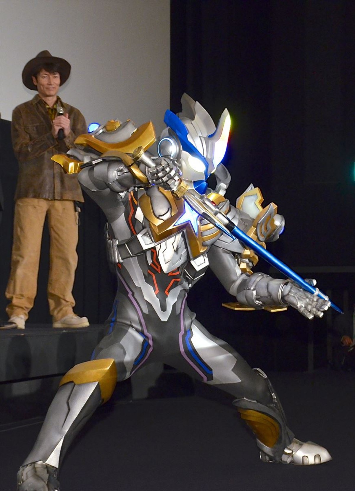 高橋健介、初代『ウルトラマン』ハヤタ隊員とのツーショットに感激