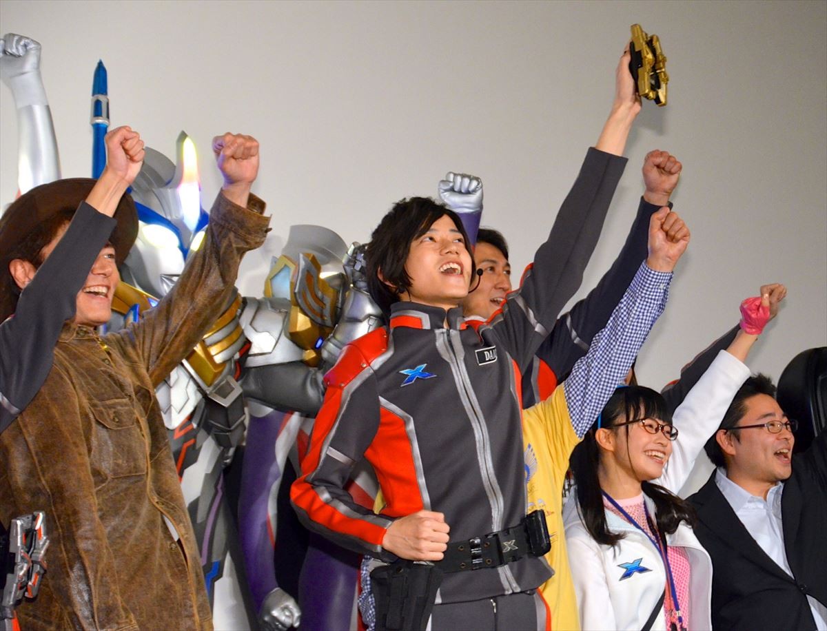 高橋健介、初代『ウルトラマン』ハヤタ隊員とのツーショットに感激