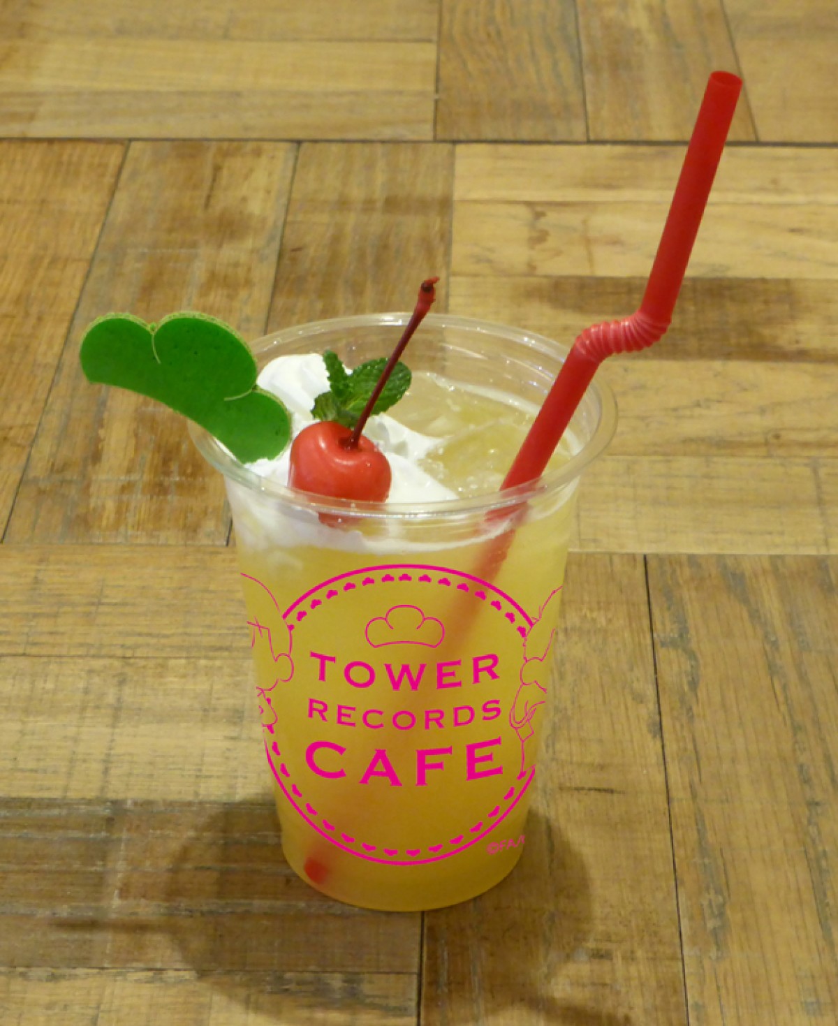 『おそ松さん』コラボカフェ期間限定オープン　オリジナルグッズも多数