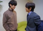 高良健吾vs西島隆弘、日本一“喧嘩腰”が似合わない2ショット　『いつ恋』で男の戦い