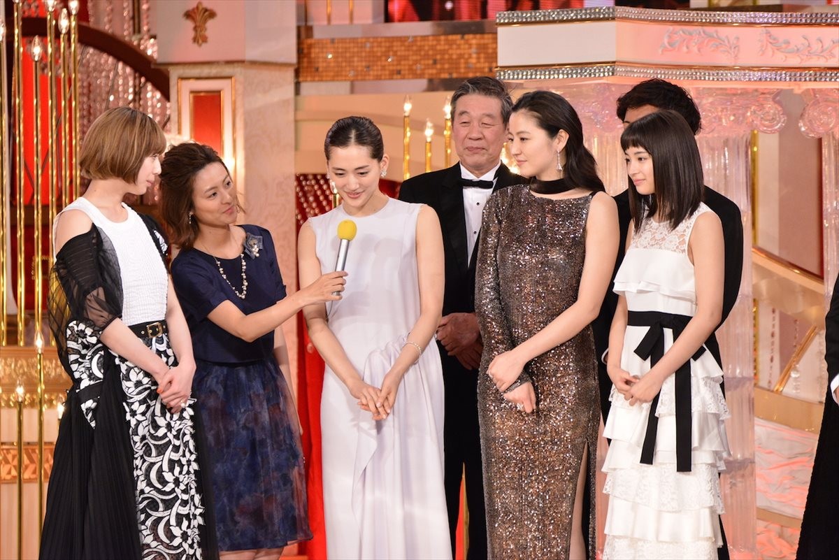 ＜日本アカデミー賞＞『海街dairy』作品賞、監督賞ほか4冠！四姉妹＆是枝監督が勢ぞろい