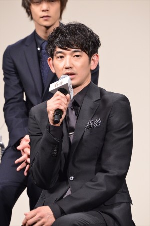 『64－ロクヨン－』完成報告会見に出席した瑛太