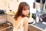 【写真】トリンドル玲奈、背中オープンのセクシーショット　“見返り美人”姿に「天使と女神」