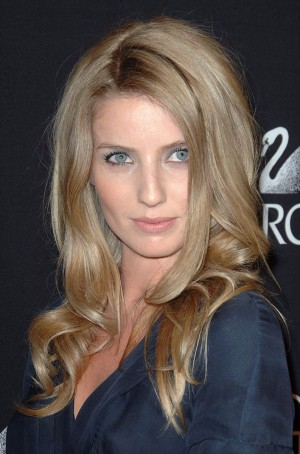 アナベル・ウォーリス