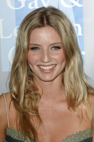 アナベル・ウォーリス