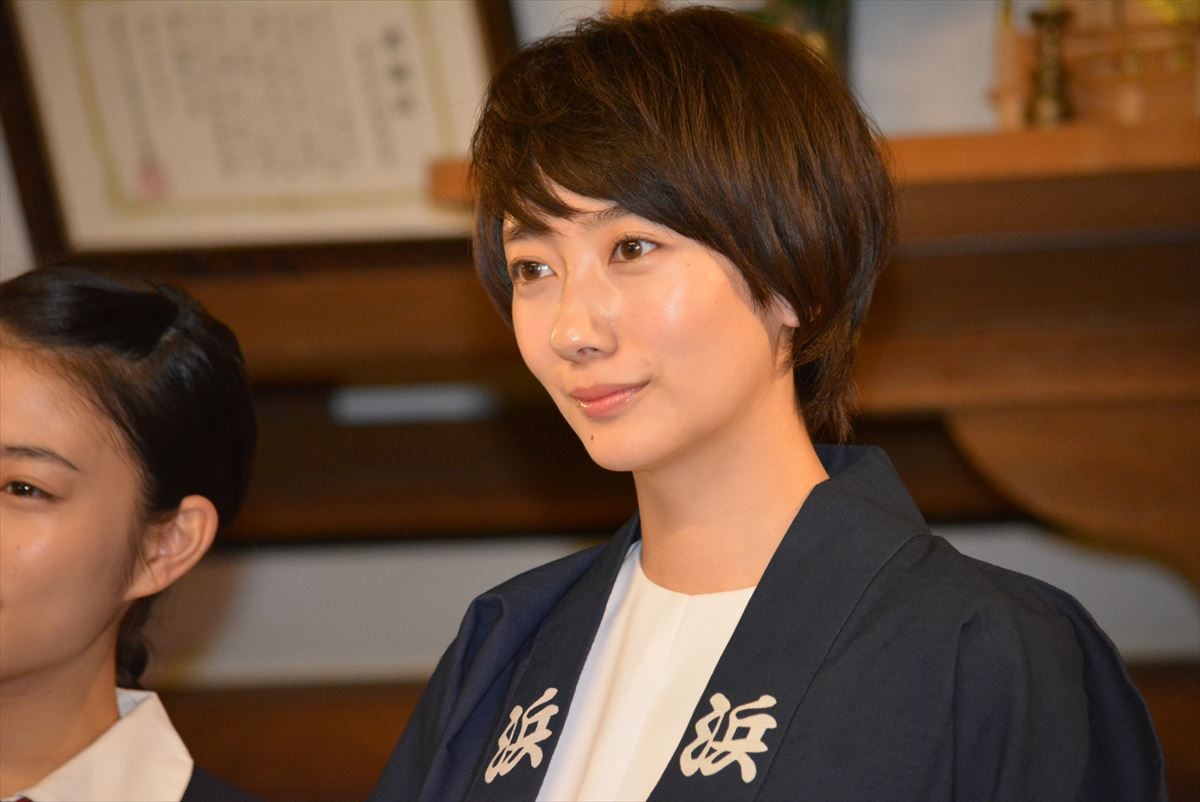 “朝ドラ” 波瑠、「苦しいときもあった」　次期ヒロイン高畑充希にエール