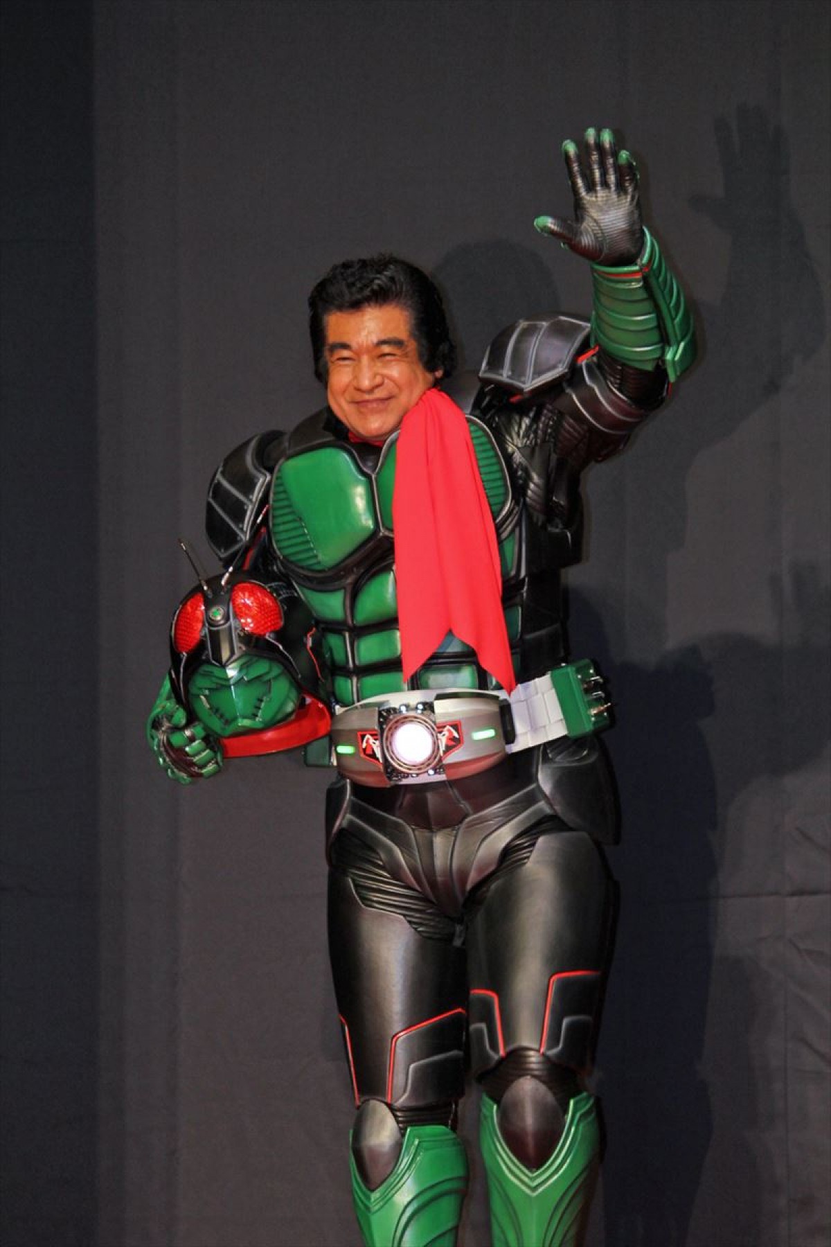 藤岡弘、45年ぶり“本郷猛”再演に「ライダー魂が騒ぐ」　 『ゴースト』も共演に感動