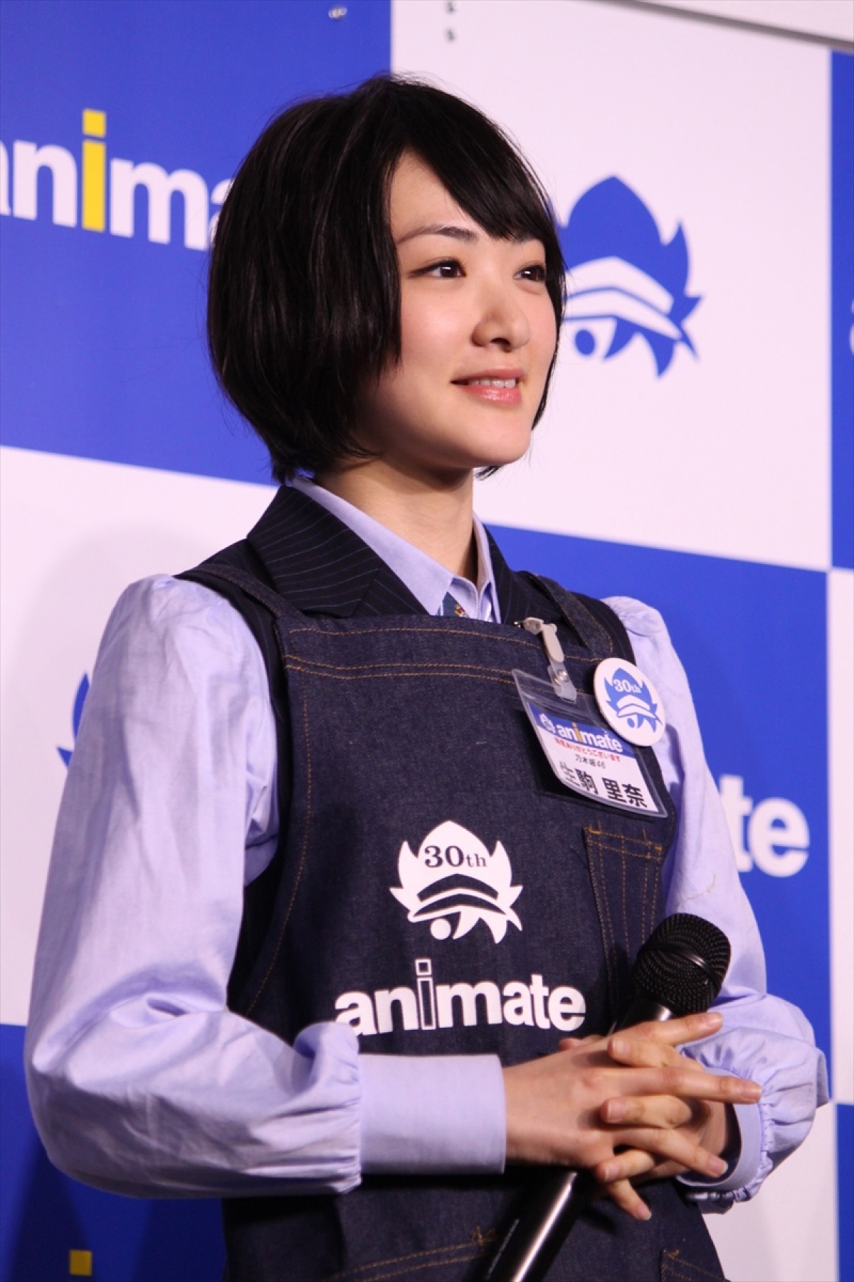 乃木坂46・生駒里奈、“アニメイト”制服に大興奮　「持って帰っていいですか？」