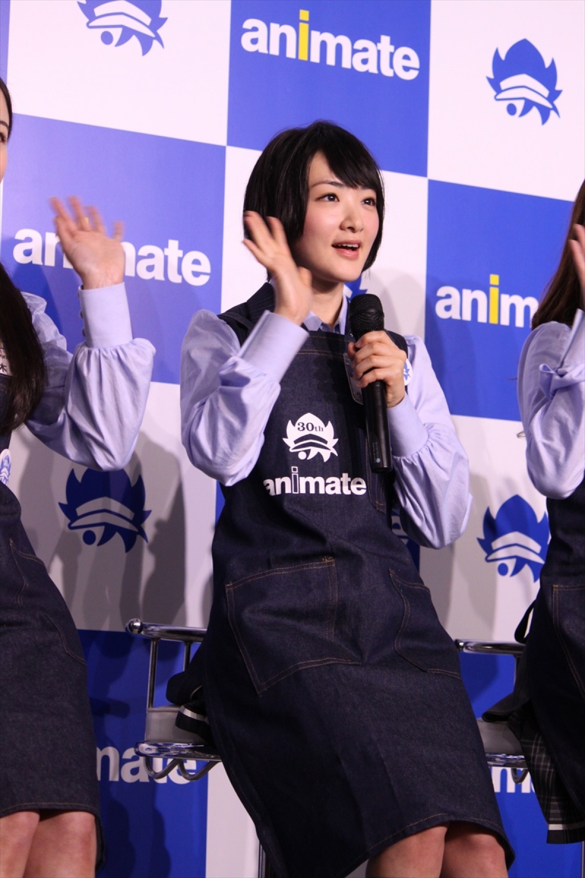 乃木坂46・生駒里奈、“アニメイト”制服に大興奮　「持って帰っていいですか？」