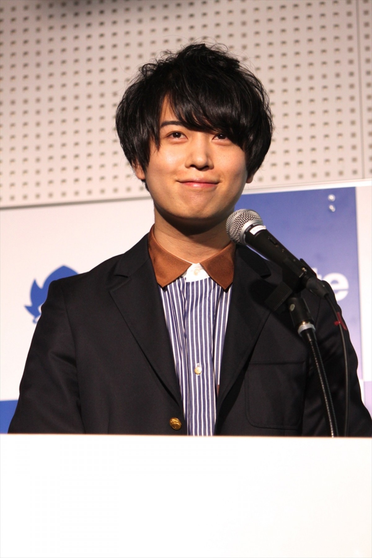 乃木坂46・生駒里奈、“アニメイト”制服に大興奮　「持って帰っていいですか？」