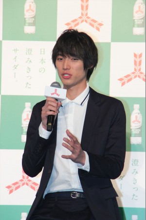 「三ツ矢サイダー2016 年ブランド戦略発表会」に登壇した福士蒼汰