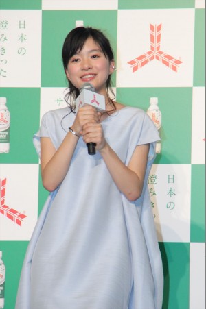「三ツ矢サイダー2016 年ブランド戦略発表会」に登壇した芳根京子