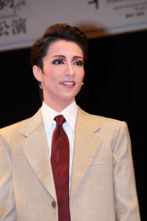 宝塚歌劇・雪組公演『ローマの休日』制作発表会に登場した早霧せいな