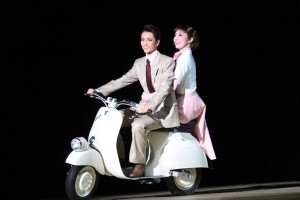 宝塚歌劇・雪組公演『ローマの休日』制作発表会に登場した早霧せいなと咲妃みゆ