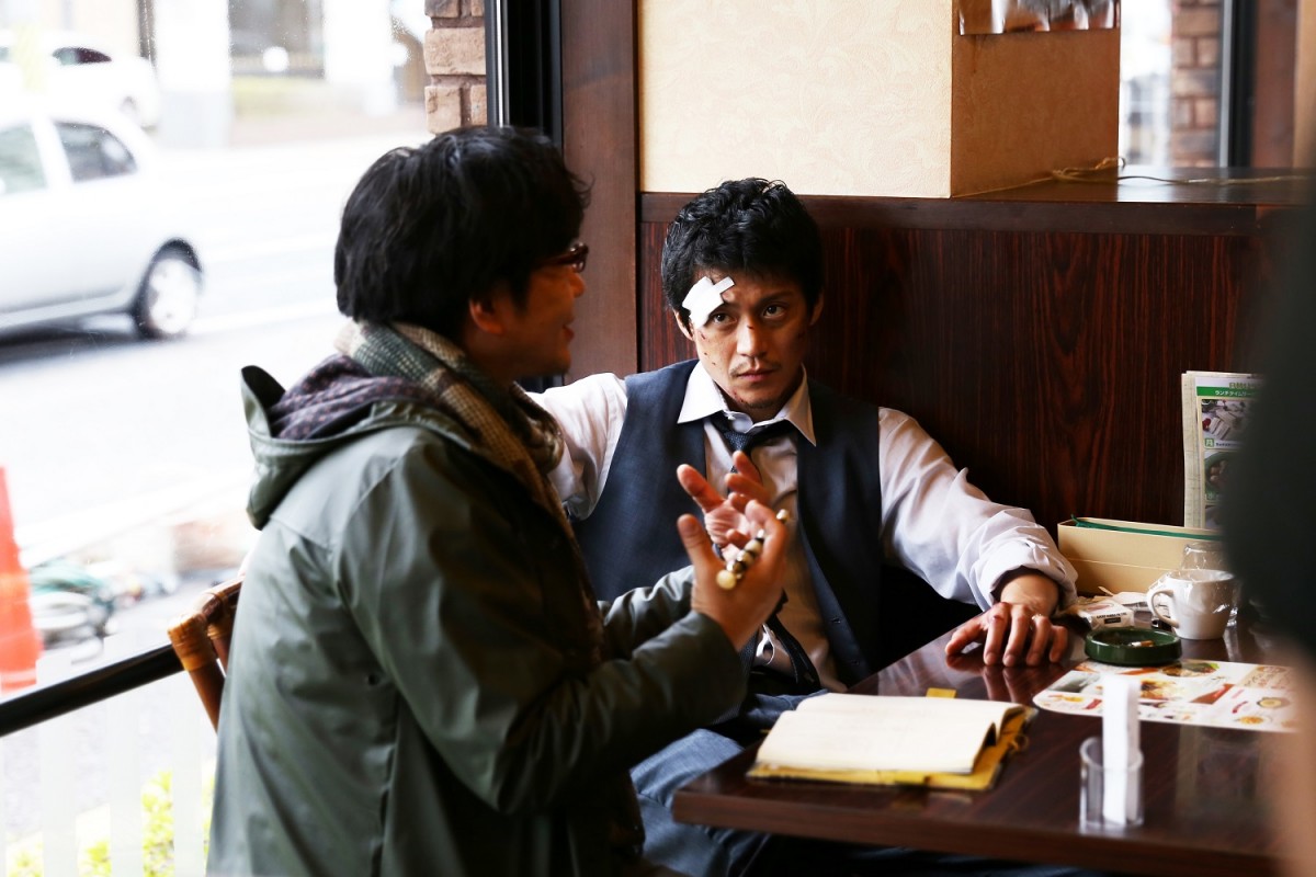 小栗旬主演『ミュージアム』、撮影現場公開! 大友監督“カエル男”について言及