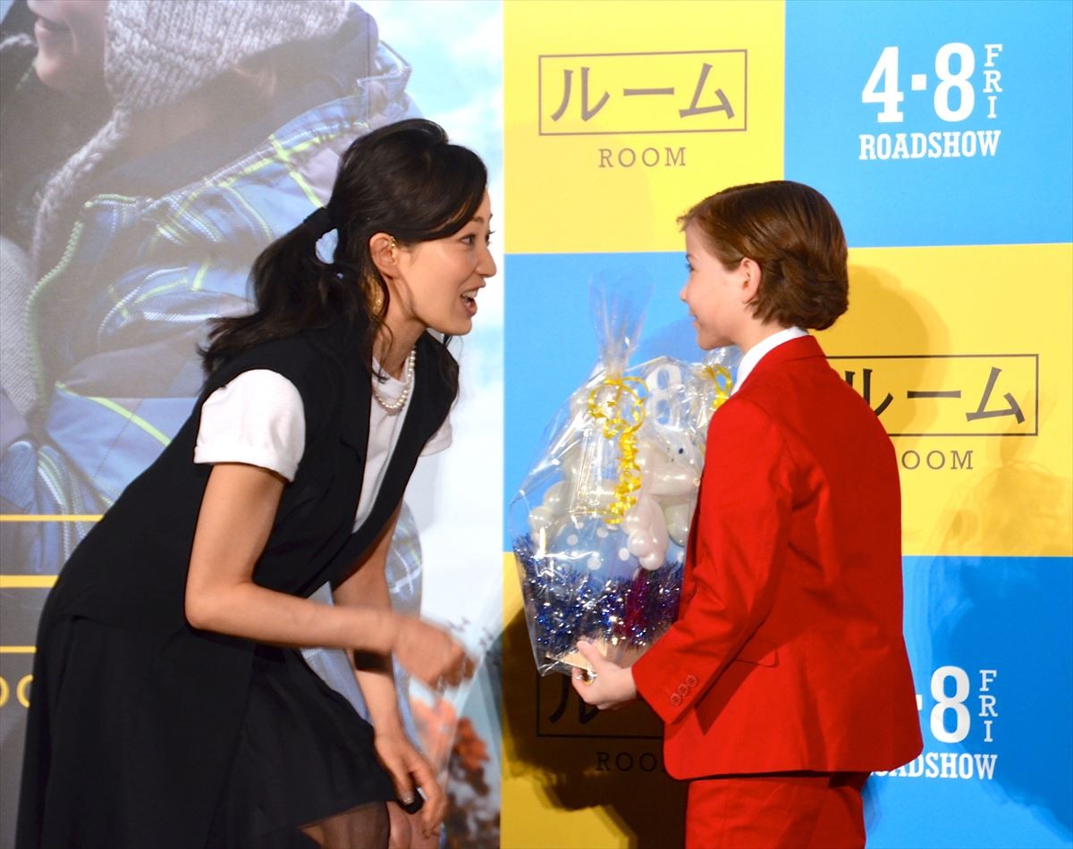 菅野美穂、産後初イベントに登場 　『ルーム』息子役にメロメロ「なんて可愛いの！」