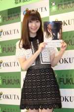 写真集「スキャンダル中毒」囲み取材会に出席した指原莉乃