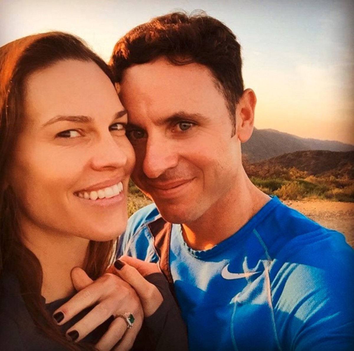 ヒラリー・スワンクがテニス・コーチと婚約!