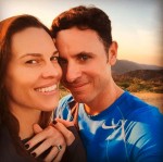 オスカー女優ヒラリー・スワンク、テニス・コーチの恋人と婚約