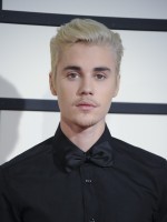 ジャスティン・ビーバー「うつになりそうなくらい疲れる」ファン会をキャンセル