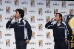 「アサヒもぎたて」CM発表会に出席した吉田鋼太郎と大泉洋