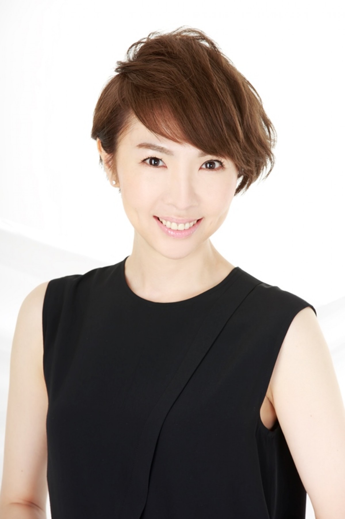 AKB入山杏奈、『歌姫』で舞台初挑戦！“クール”なイメージ払拭で新境地