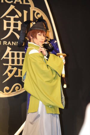 ミュージカル『刀剣乱舞』 ～阿津賀志山異聞～製作発表会見に登壇した崎山つばさ