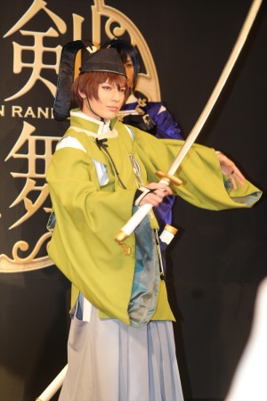 ミュージカル『刀剣乱舞』 ～阿津賀志山異聞～製作発表会見に登壇した崎山つばさ