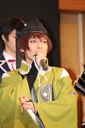 ミュージカル『刀剣乱舞』 ～阿津賀志山異聞～製作発表会見に登壇した崎山つばさ