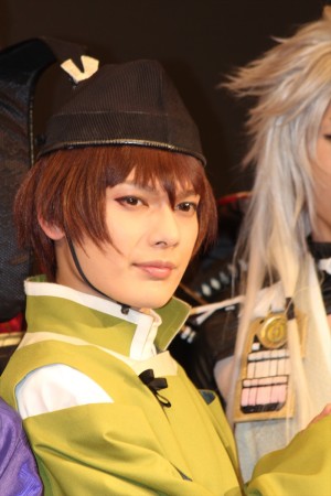 ミュージカル『刀剣乱舞』 ～阿津賀志山異聞～製作発表会見に登壇した崎山つばさ