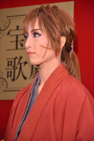 ロマン活劇『るろうに剣心』囲み取材に応じた早霧せいな