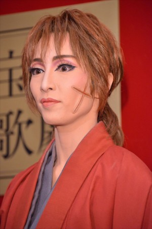 ロマン活劇『るろうに剣心』囲み取材に応じた早霧せいな