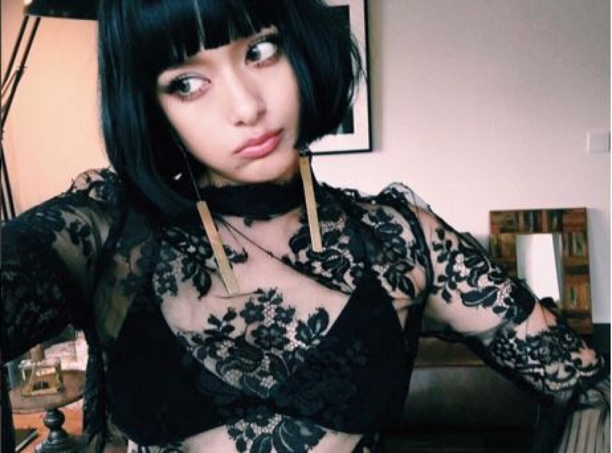 ローラ、黒髪ボブに「かわいい」の声多数