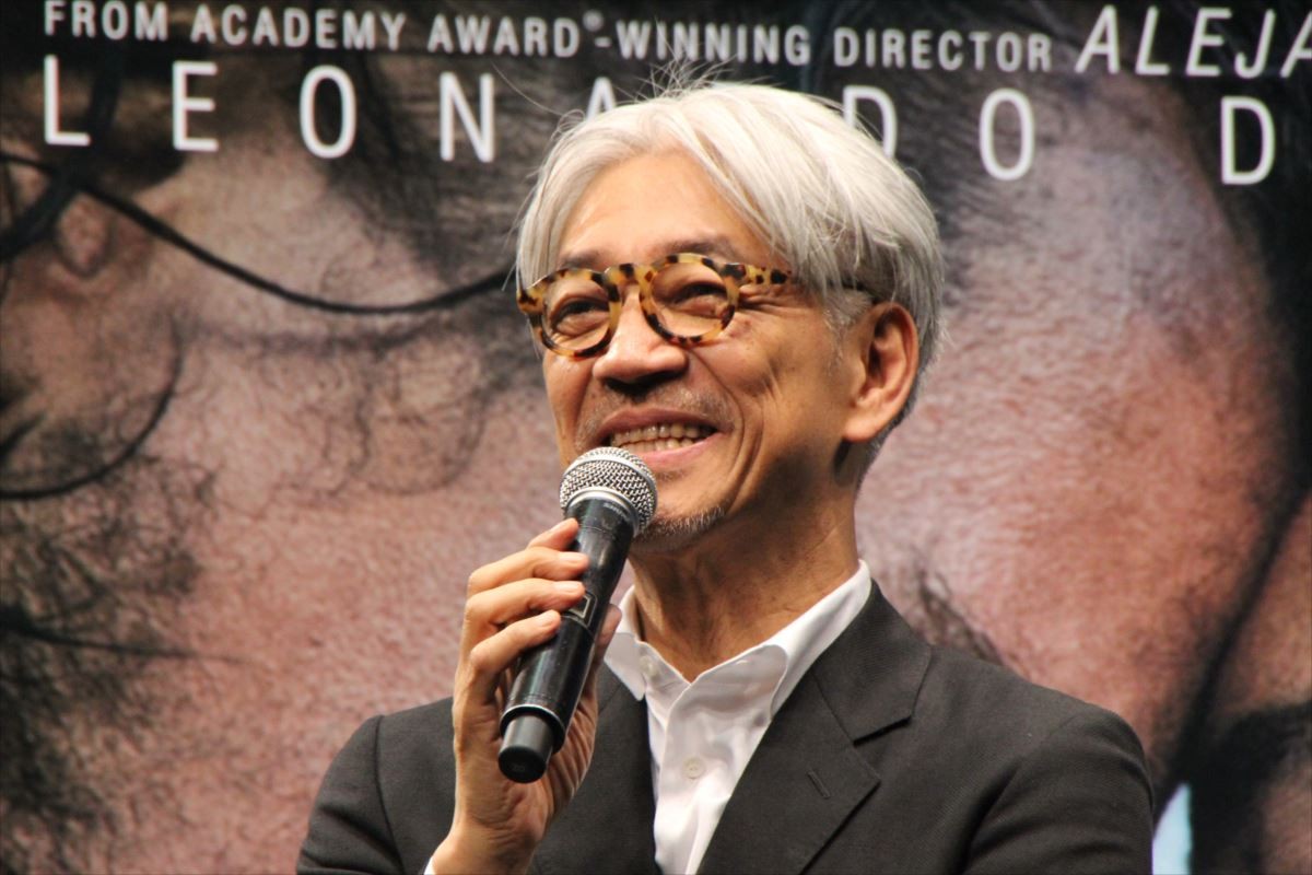 坂本龍一、『レヴェナント』上映会でピアノ演奏　イニャリトゥ監督のこだわりに苦笑い