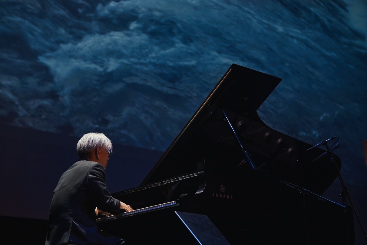 坂本龍一、『レヴェナント』上映会でピアノ演奏　イニャリトゥ監督のこだわりに苦笑い