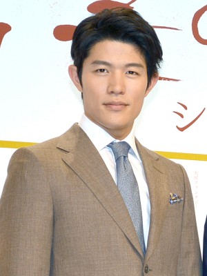 『精霊の守り人』シーズン2出演者発表会見に登壇した鈴木亮平