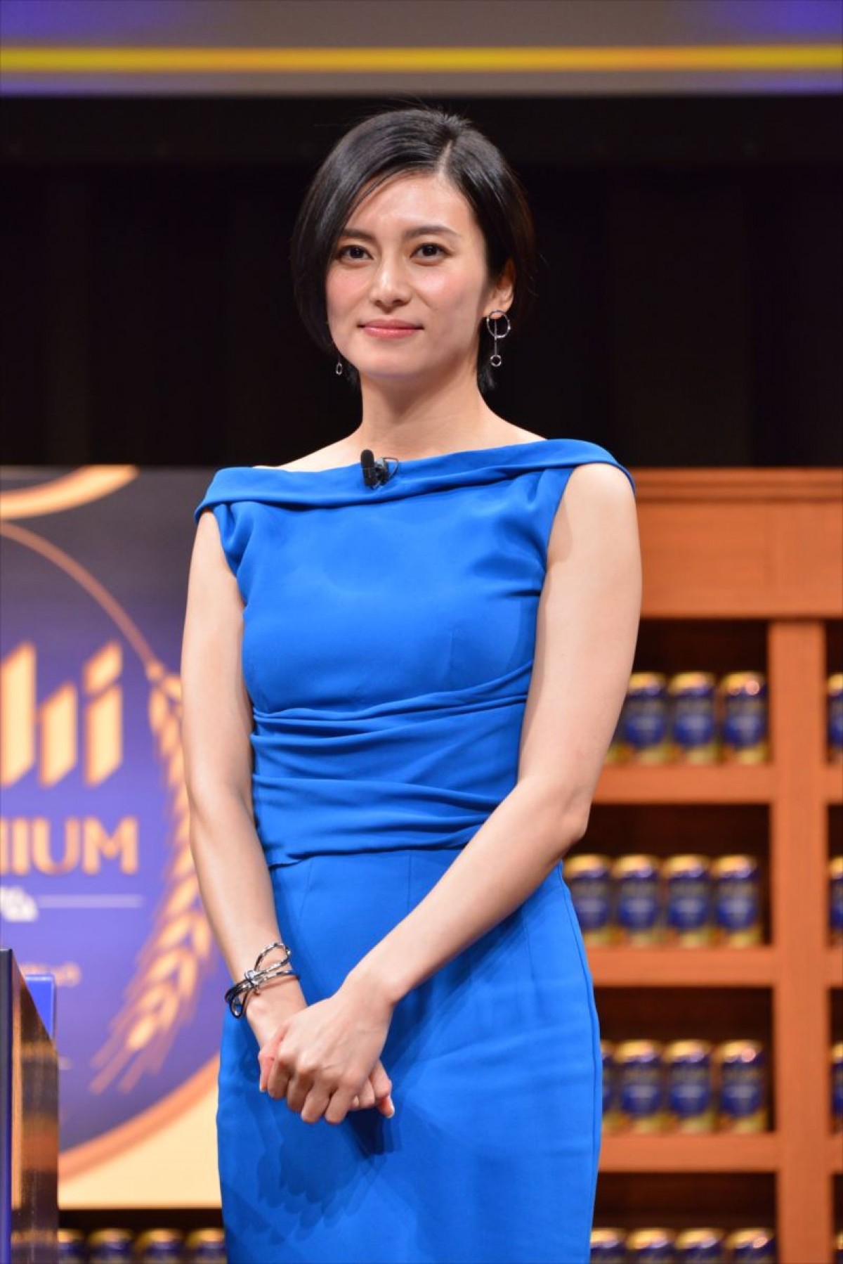 柴咲コウ、“背中開き”妖艶ドレス披露　オススメ料理でアサヒビール社長も魅了