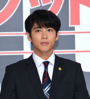 『グッドパートナー 無敵の弁護士』制作発表記者会見に登壇した賀来賢人