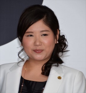 『グッドパートナー 無敵の弁護士』制作発表記者会見に登壇した馬場園梓